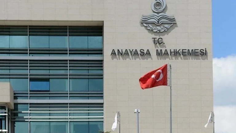 Nüfusu 2 Binin Altındaki Belediyeler İçin Yolun Sonu: AYM Kararı Onayladı