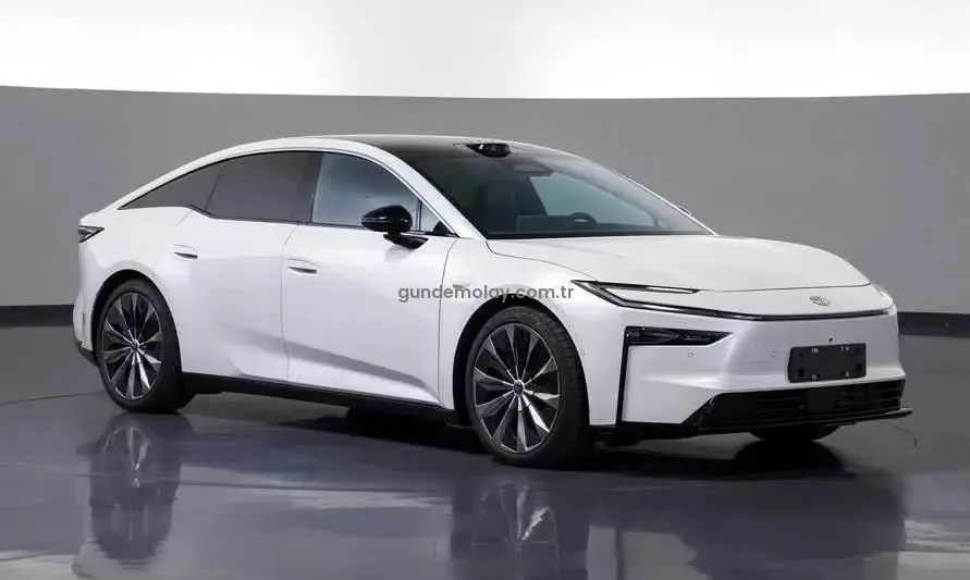 Toyota bZ7 Fırtınası: Lüks Elektrikli Sedan Bir Saatte Rekor Kırdı